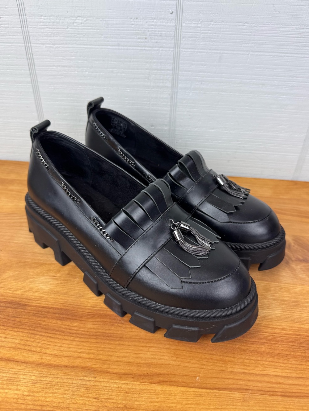 Kelsi Dagger Black Metal Tassel Loafer Chunky Lug Sole Chain Accent 9
